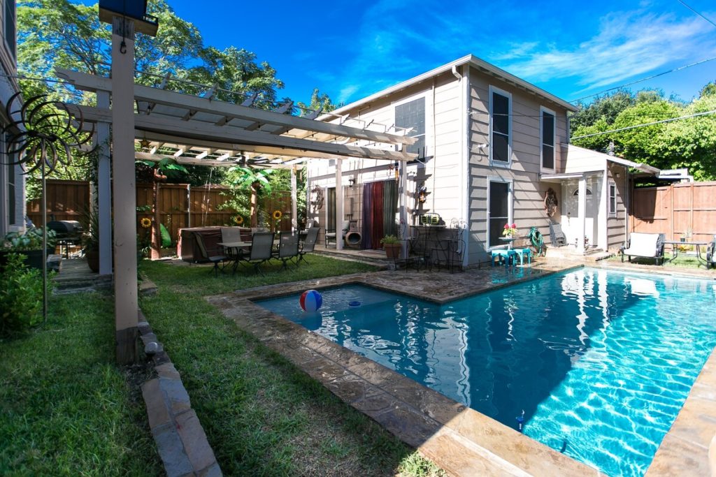 airbnb houses near me with pool